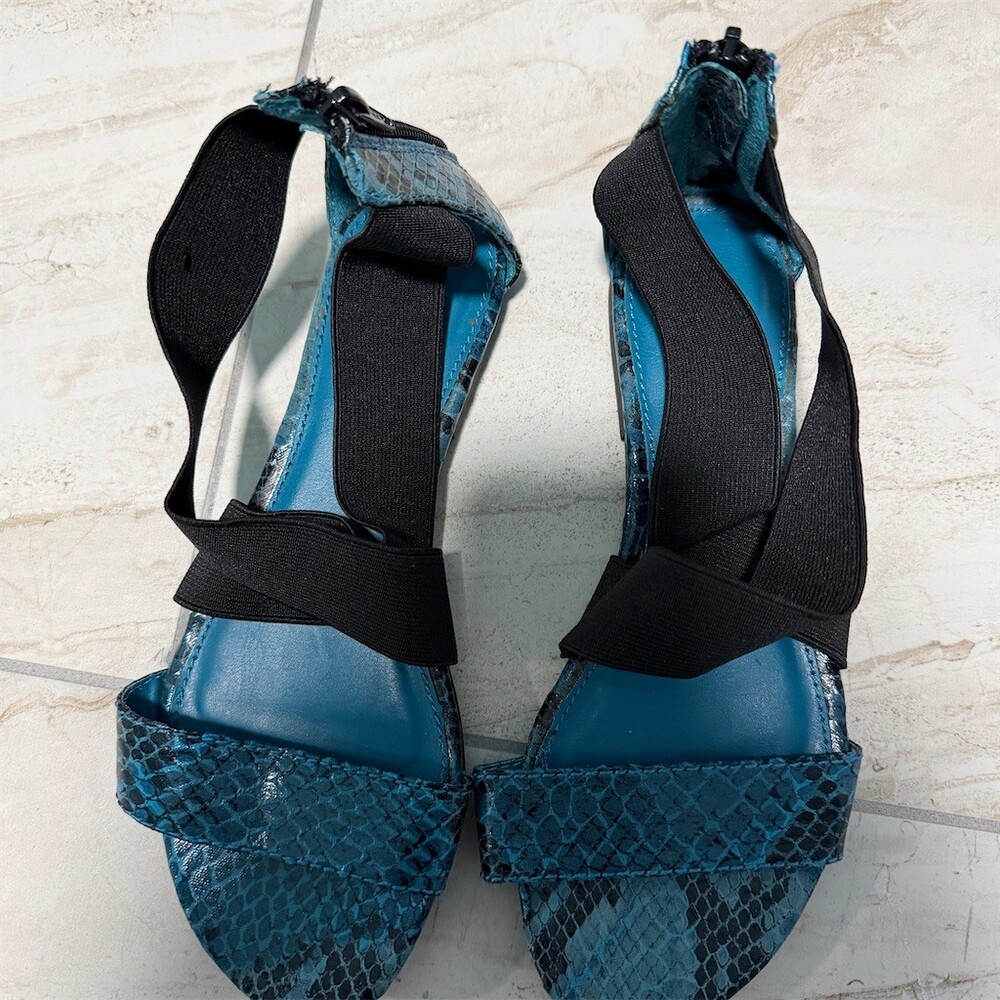 Express Womens Strappy Ankle Wrap Sandals Blue Snakeskin Print Size 6